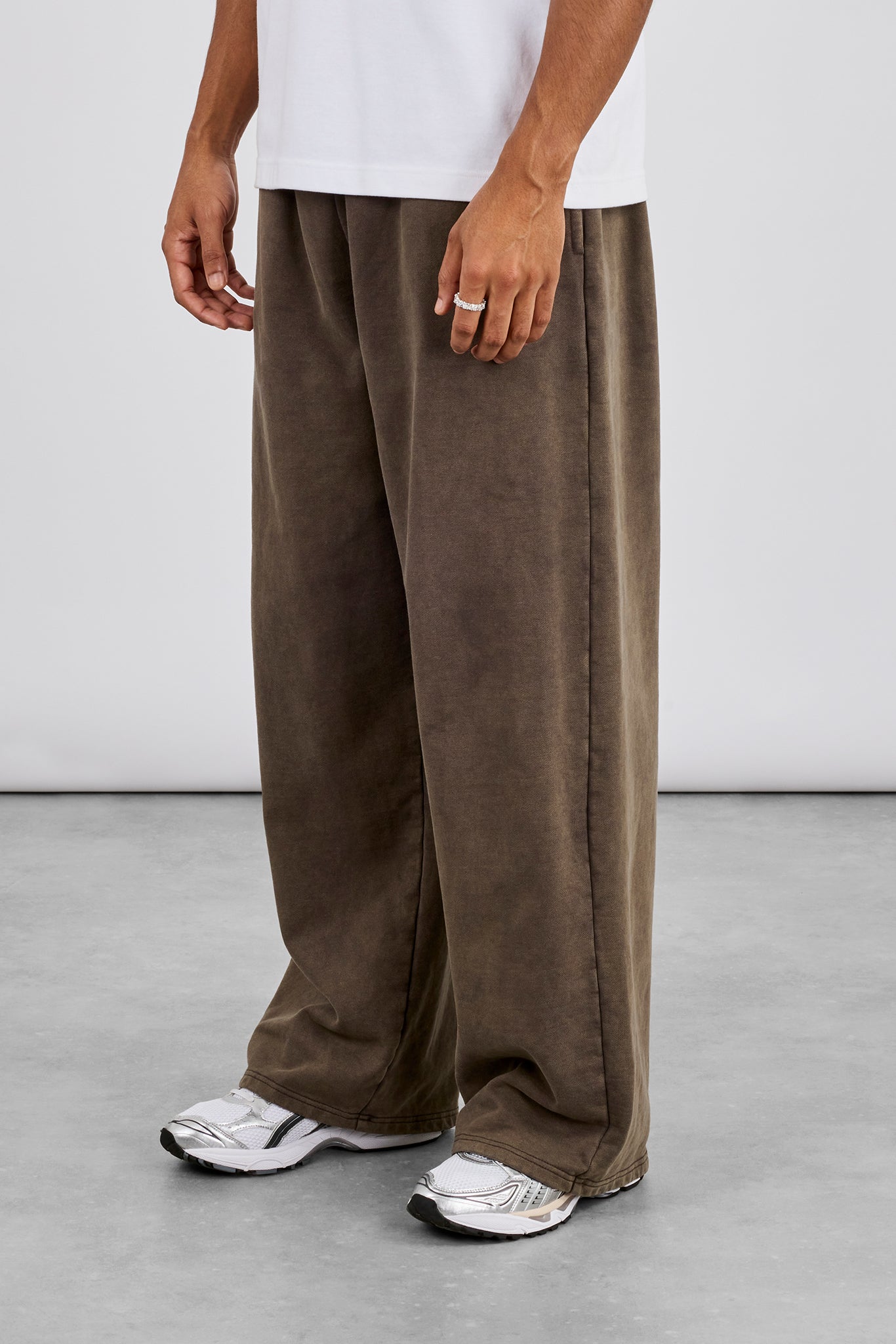 Washed Baggy Jogger - Brown